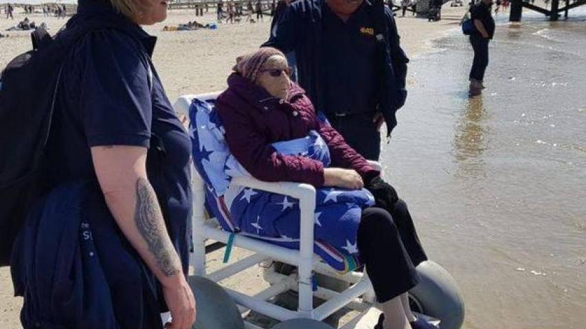 Hauptbild Strandrollstuhl