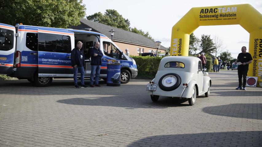 Zieleinfahrt Fiat 500 Topolino von 1937 Zieleinfahrt Fiat 500 Topolino von 1937