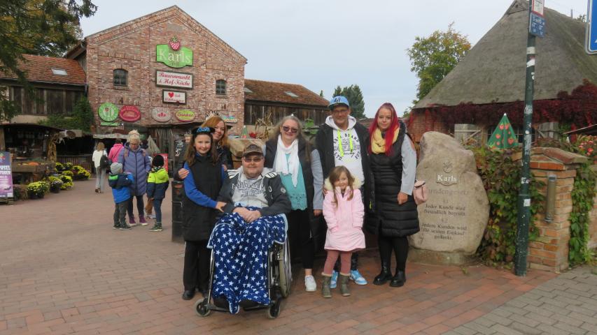 Thorsten im Kreis seiner Familie Thorsten im Kreis seiner Familie